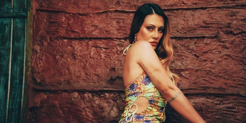 Cleo escancara relacionamentos gays, fala sobre teste de HIV e admite vício: "Mais de trinta"