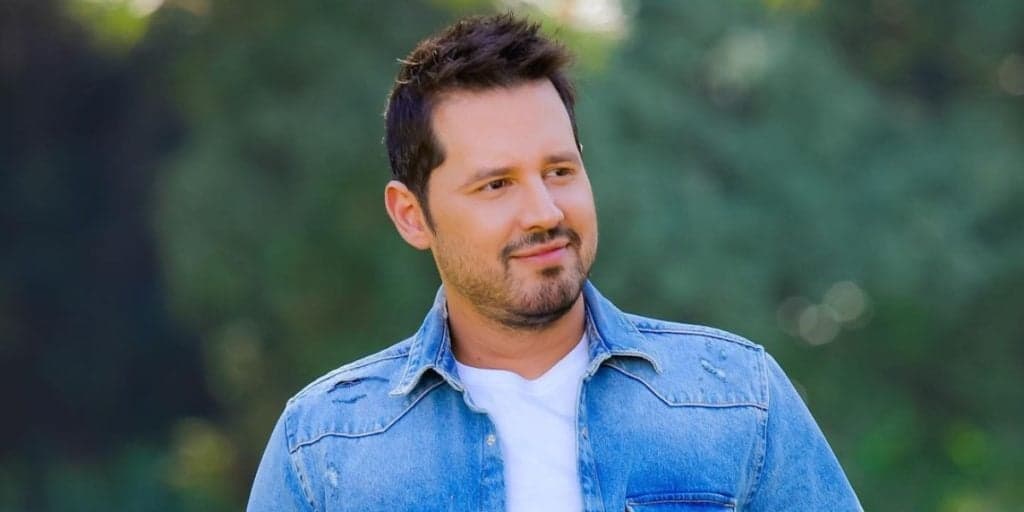Dony de Nuccio abre intimidade, surge na cama com esposa e admite o que consegue fazer no SBT: "Abro mão"