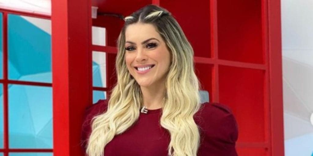 Após ver parceiro ser demitido, Renata Fan é obrigada a apresentar novo comentarista do Jogo Aberto