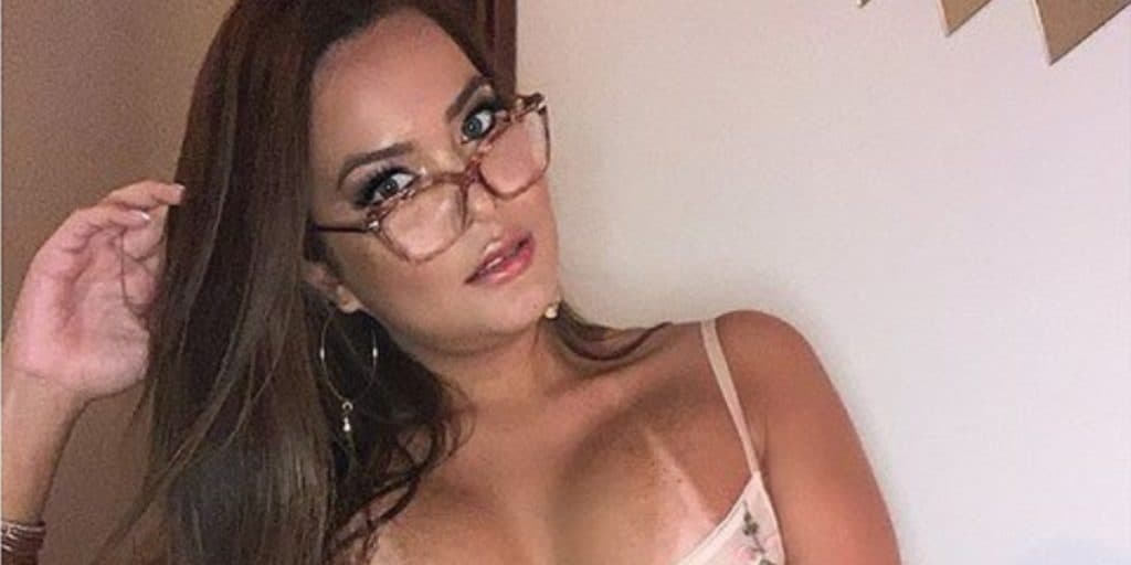 Geisy Arruda baixa a calcinha, faz vídeo mostrando parte íntima e dá zoom: "Delícia