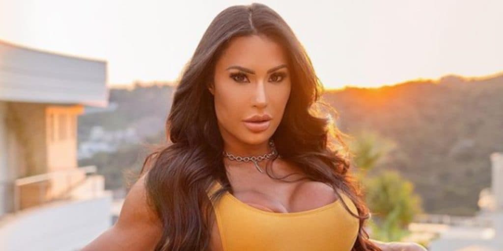 Gracyanne Barbosa escandaliza, abre a roupa e parte íntima fica completamente de fora: "Gigante"