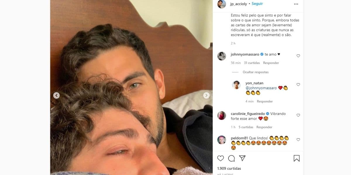 Johnny Massaro assume amor por homens e relacionamento com rapaz é anunciado em textão: "O amor da minha vida" Johnny Massaro assume amor por homens e relacionamento com rapaz é anunciado em textão: "O amor da minha vida"