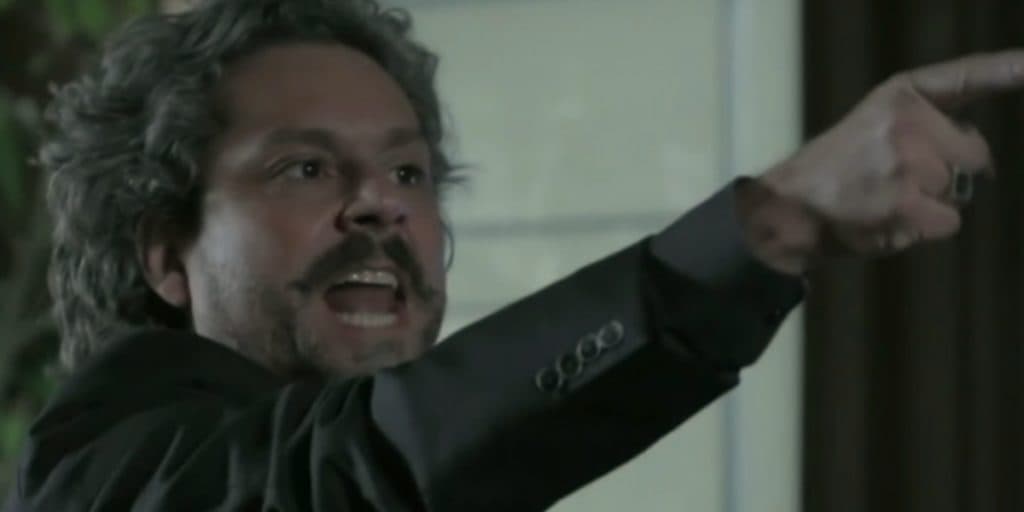 Império - José Alfredo quita dívida milionária, humilha e escorraça Maurílio de sua empresa: "Seu bosta"