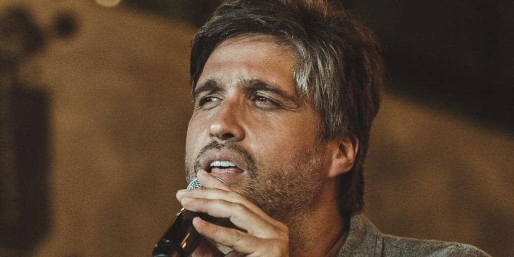 Léo Chaves vive relação às escondidas e público surta ao descobrir com quem ele está namorando: "Nunca imaginei"