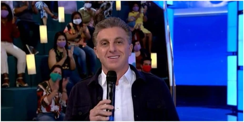 Luciano Huck, após desistir de futuro, usa Claudia Raia e manda indireta pra rival: "Diferente de outras pessoas"