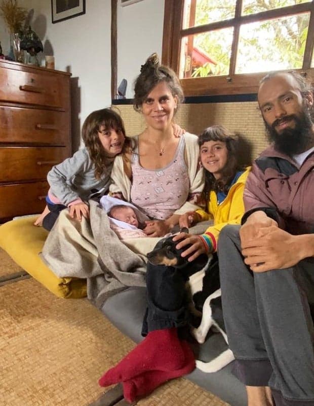 Mariana Maffeis, filha de Ana Maria Braga, com os três filhos e o marido (Foto: Reprodução/Instagram) Mariana Maffeis, filha de Ana Maria Braga, com os três filhos e o marido (Foto: Reprodução/Instagram)