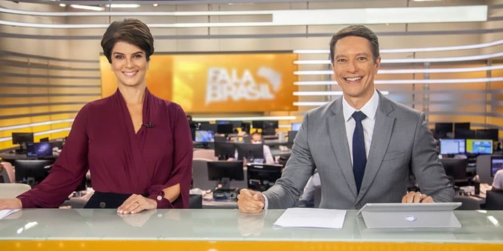 Mariana Godoy agarra Sérgio Aguiar nos bastidores da Record, puxa pela gravata e foto íntima prova relação
