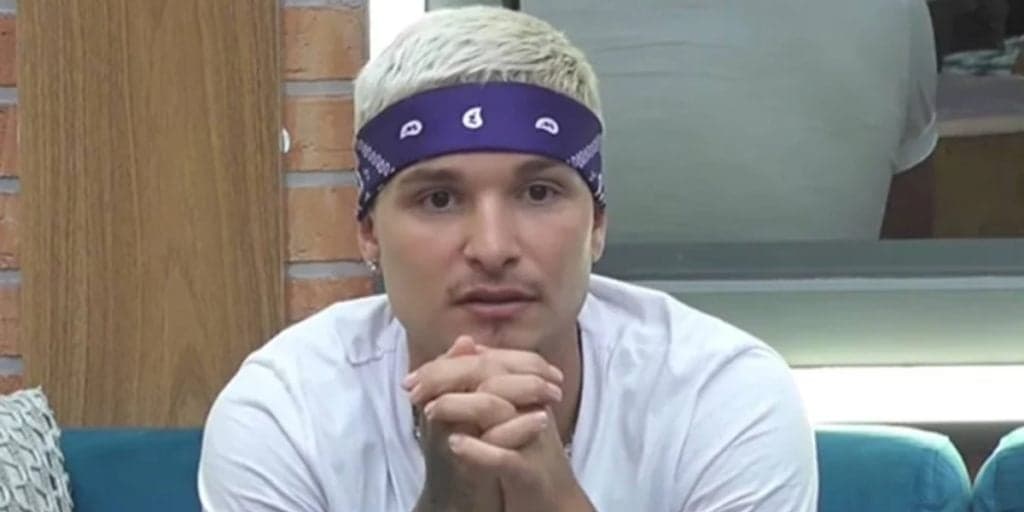 A Fazenda 13: MC Gui perde a paciência, ataca peões descontroladamente e esculhamba: "Batendo"