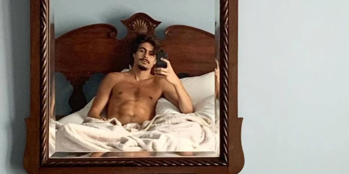 Rafael Vitti surgiu sensualizando em clique ousado (Foto: Reprodução)