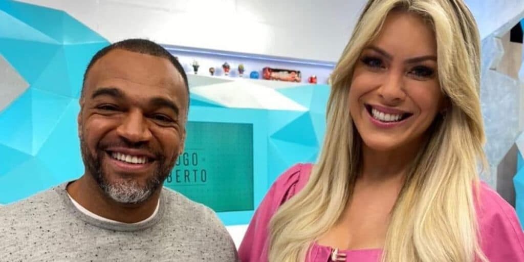 Relação de Renata Fan e Denílson é exposta, loira faz exigência na Band e dá esporro em parceiro: "Abriu mão"