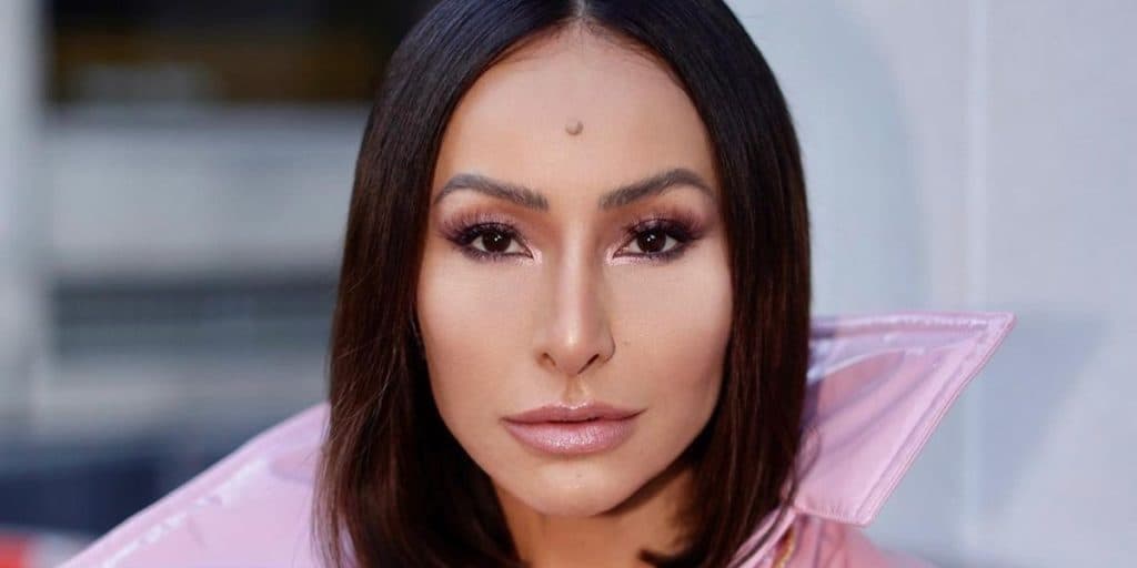 Após proibição da Record e demissão de Marcos Mion, Sabrina Sato vai para Globo e programa é anunciado oficialmente