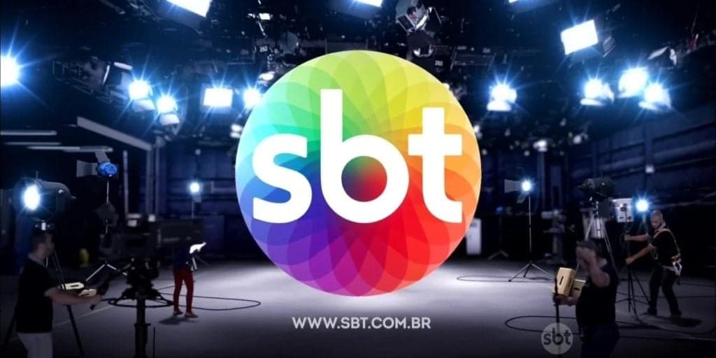 Apresentador do SBT tem pênis de 30 cm exposto, é demitido e assume sobre gays: "Sentar nesse cacete"