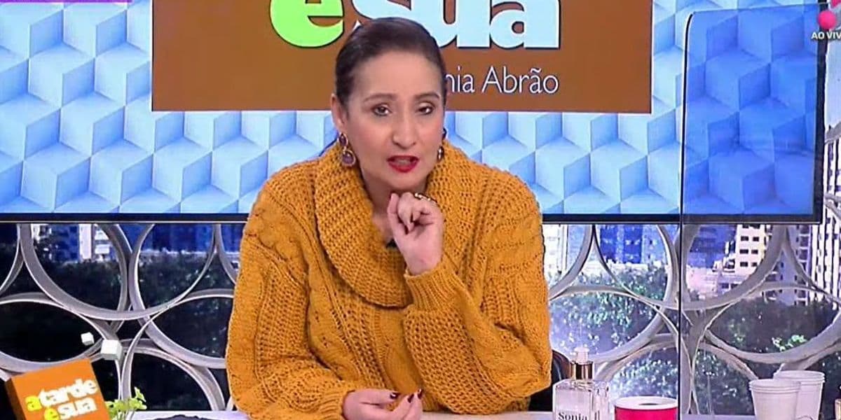 "Peguei ele no colo", Sonia Abrão vai ao chão com morte na RedeTV!, perde a voz e desaba: "Baque muito grande" "Peguei ele no colo", Sonia Abrão vai ao chão com morte na RedeTV!, perde a voz e desaba: "Baque muito grande"