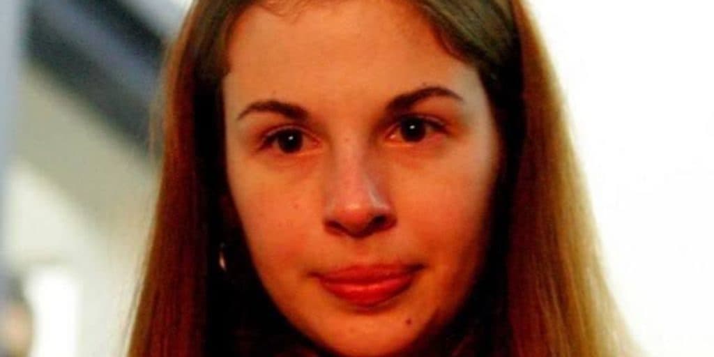 Autógrafos, mimos e celular de última geração: Suzane Von Richthofen vai à faculdade e recebe tratamento de estrela