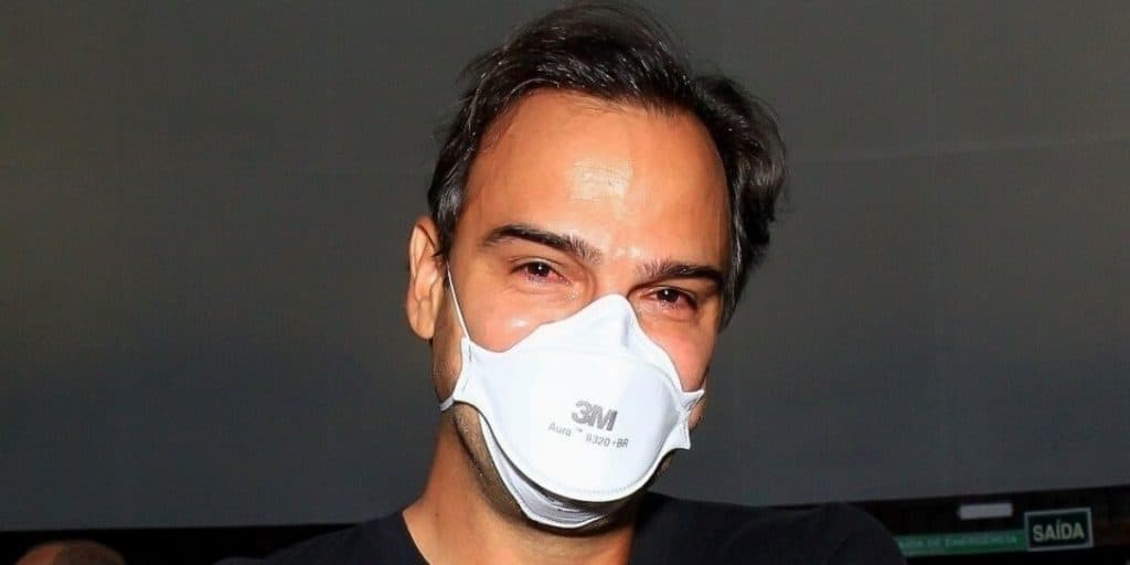 "Dias de medo", Tadeu Schmidt, após gerar debandada na Globo, expõe terror vivido e assume em textão: "É o fim"