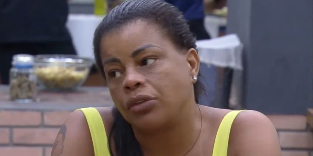 Tati Quebra Barraco insinua inveja de Anitta em relação a sua cobertura em Copacabana
