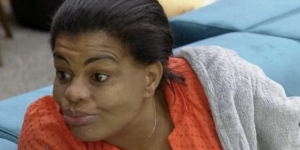 A Fazenda 13: Tati desmerece Day, duvida que ela passou 6 meses em reality e quebra a cara: "Ver pra crer"