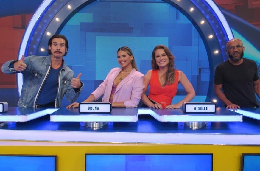 Nicolas Prattes com a família no "Caldeirão", da Globo (Foto: Reprodução/Instagram)