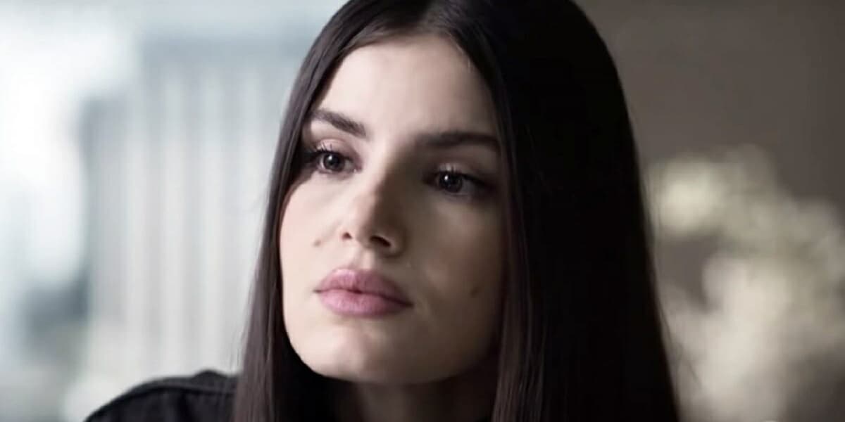 Camila Queiroz usou atestado no dia de gravar o fim de Angel na novela (Foto: Reprodução/ Globo) Camila Queiroz usou atestado no dia de gravar o fim de Angel na novela (Foto: Reprodução/ Globo)