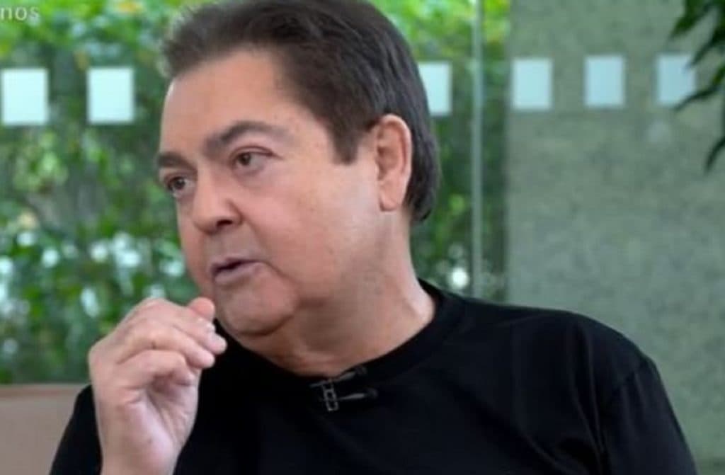Globo traz Faustão de volta e usa fenômeno para sabotar estreia na Band: "Multa milionária"