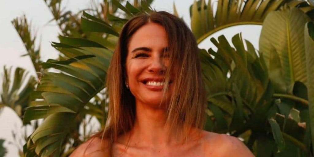 Ousada! Luciana Gimenez dispensa biquíni, faz topless e rouba a cena: "Tudo em cima!"