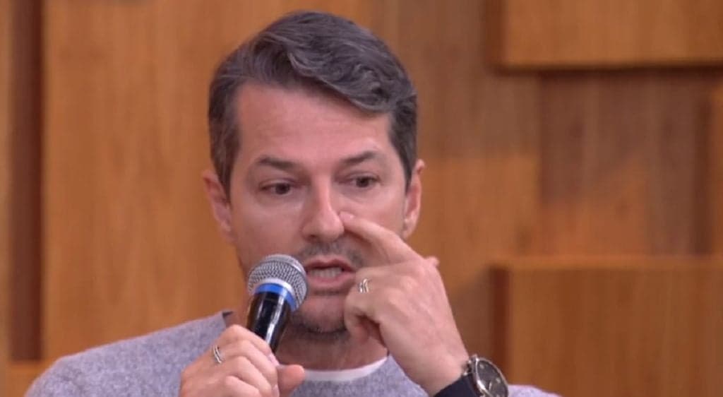 Marcelo Serrado já precisou abandonar avião prestes a decolar e motivo surpreendeu: "Comecei a suar frio"