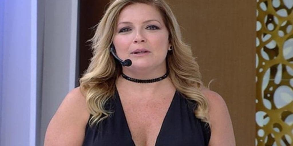 Ex-dançarina de sucesso vê carreira fracassar, sofre ameaça de morte e agoniza por ajuda para conseguir comer