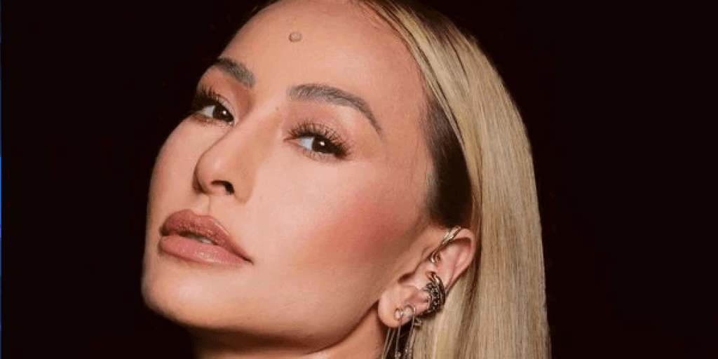 Record vê Sabrina Sato assinar contrato com a Globo após décadas e dá explicação oficial