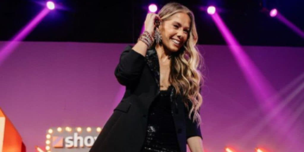 Adriane Galisteu beija mulher e assume que não se esconde: “Toda forma de amor é válida”