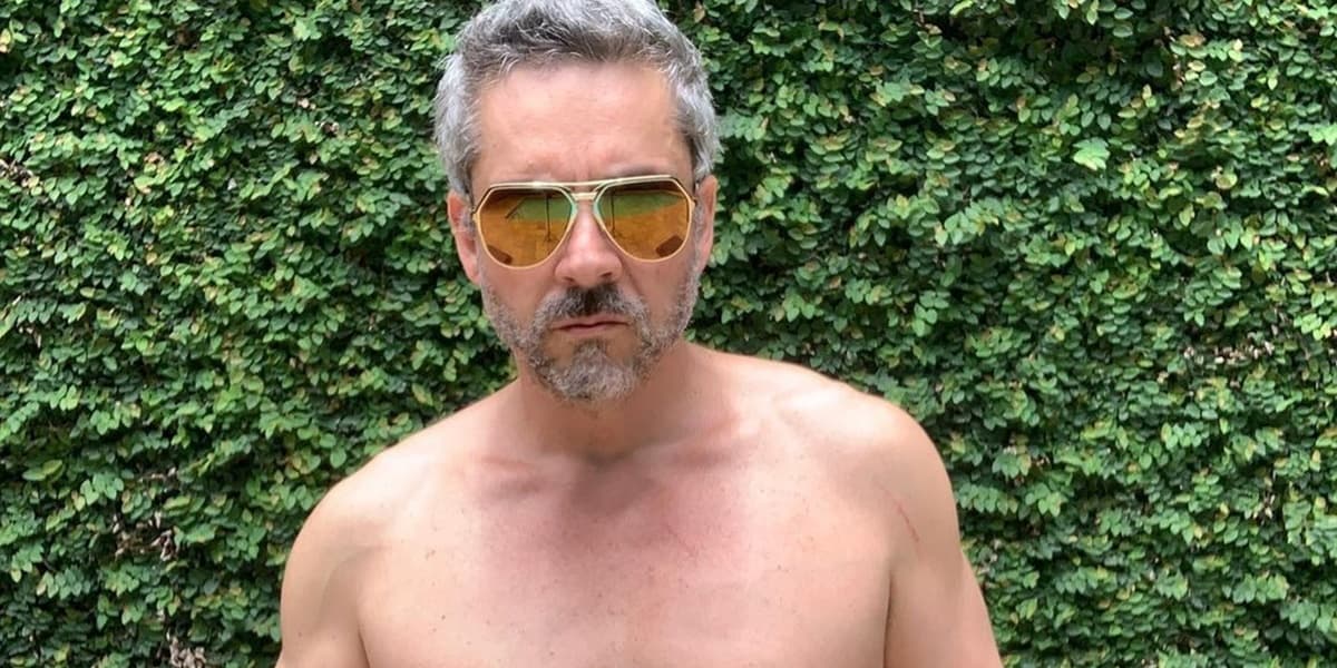 O ator Alexandre Nero apagou 'semi nudes' e explicou que foi tudo marketing (Foto: Reprodução / Instagram) O ator Alexandre Nero apagou 'semi nudes' e explicou que foi tudo marketing (Foto: Reprodução / Instagram)