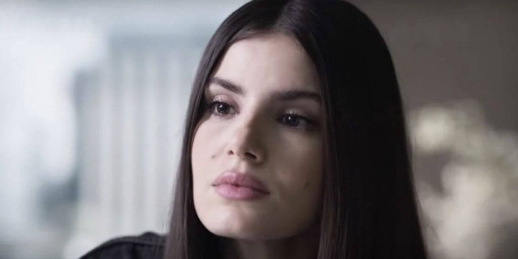 Camila Queiroz e Globo brigam em bastidores, atriz é expulsa e vetada do final de Verdades Secretas 2; entenda o motivo