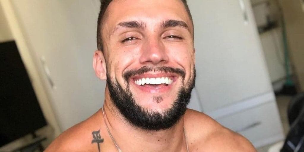 Arthur, ex-BBB21, ostenta fortuna, é detonado como nunca e sofre grave ameaça de morte: "Hoje"
