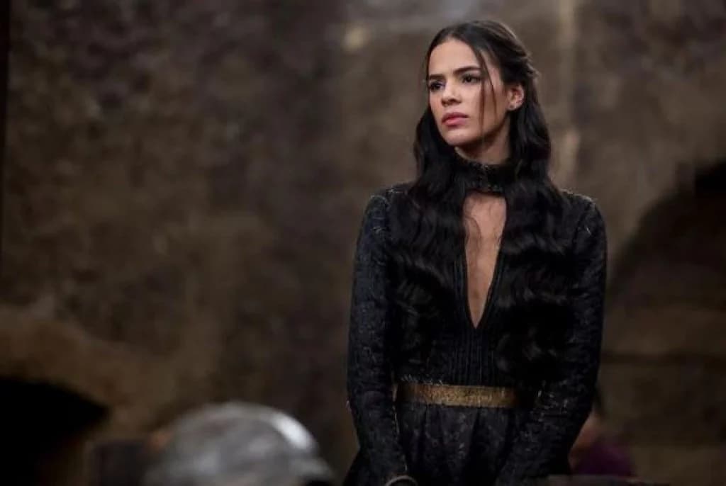 Bruna Marquezine conta do apoio de Adriana Esteves, elogia Priscilla Alcântara e revela ansiedade
