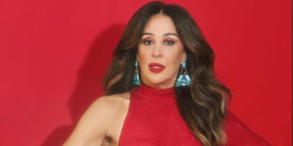 Após anúncio de gravidez, Claudia Raia usa look mais folgado e intriga público com roupa