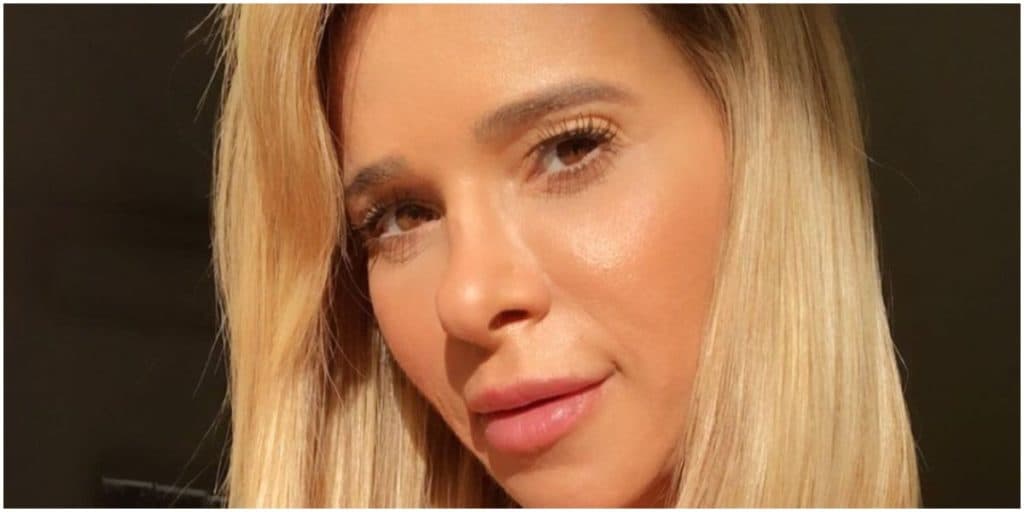 Dany Bananinha acende vela pra Marília Mendonça, altar pega fogo e quase mata modelo: "Meu Deus"