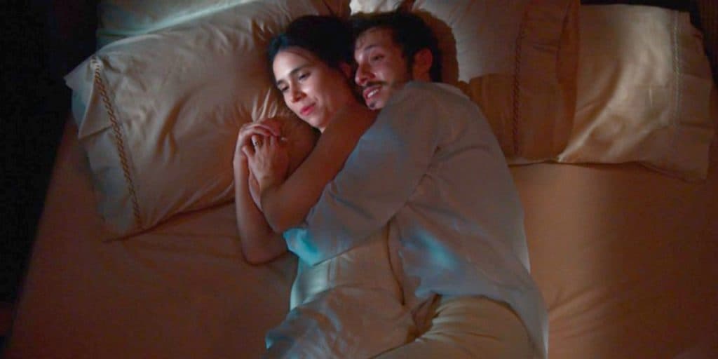 Nos Tempos do Imperador: Dolores e Nélio não se rendem ao fogo da paixão e transam na cama de Tonico