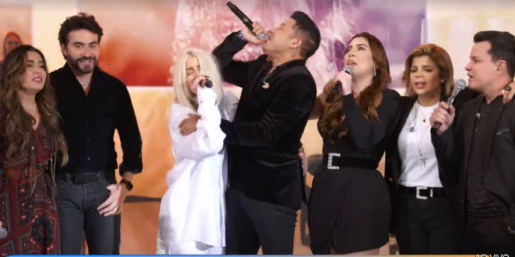 Luísa Sonza e Thierry desabaram em lágrimas no palco do Domingão e não conseguiram terminar de cantar