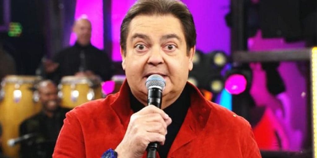 Com salário de 10 milhões na Band, Faustão mora em apartamento de 35 mi, 20 cômodos e 35 vagas; veja