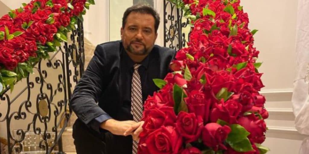 Após gravidez de parceira, Geraldo Luís surge em casamento às pressas e expõe felicidade com união