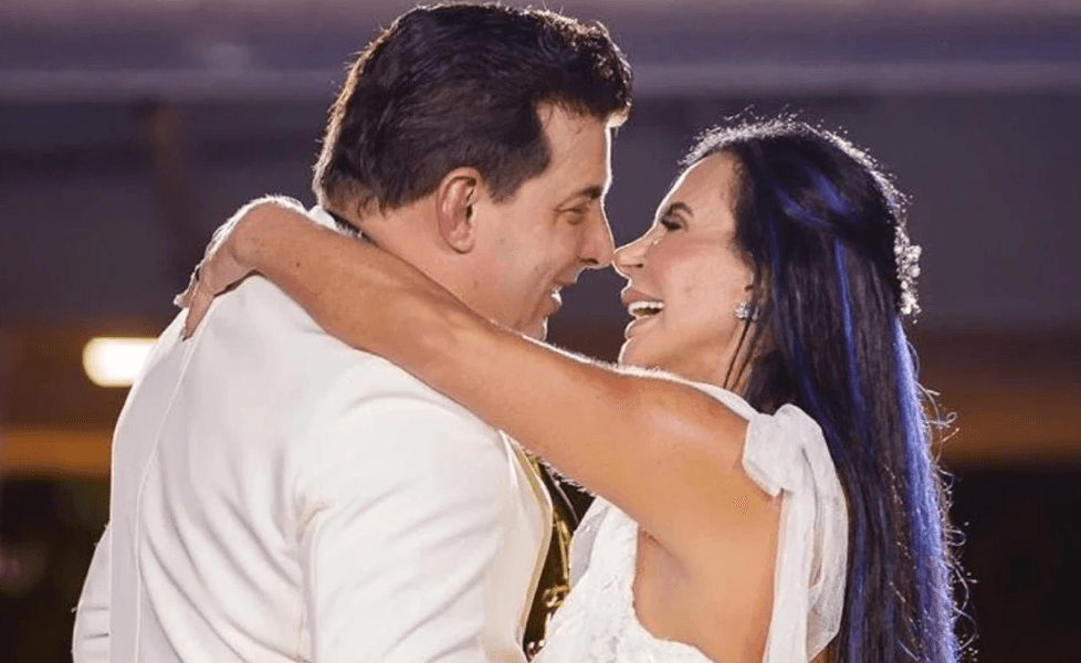 Gretchen repete o marido, casa novamente e se gaba: "Casados em Portugal também"