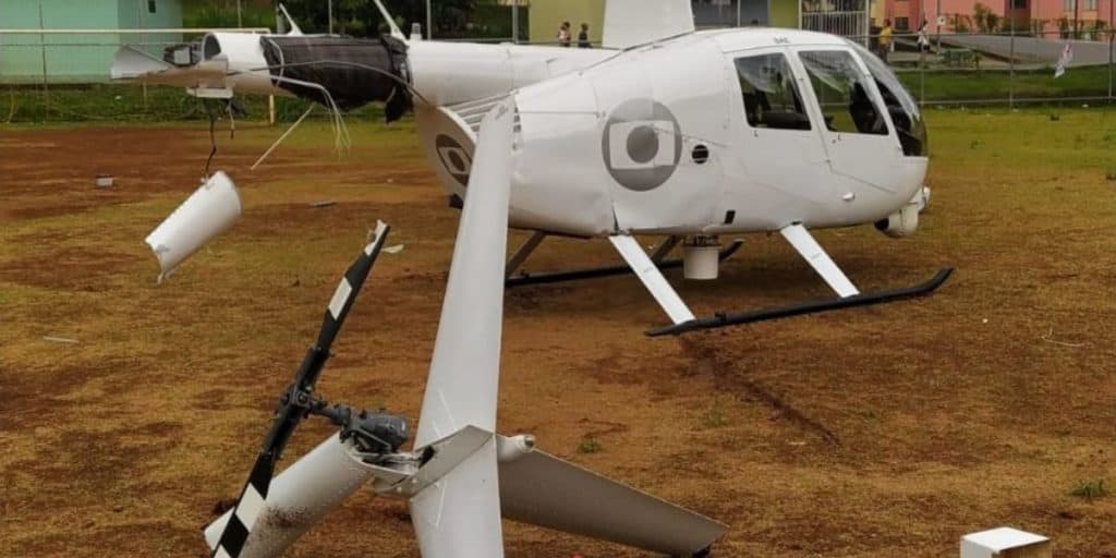 Helicóptero da Globo é obrigado a fazer pouso forçado, parte do veículo é perdido e autoridades confirmam: "Pane"