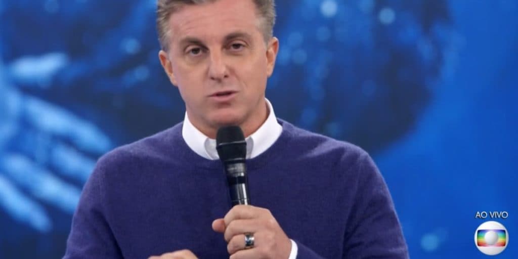 Luciano Huck recebe a pior notícia ao vivo, fica sem chão e anuncia o fim do Domingão: "Agora acabou''