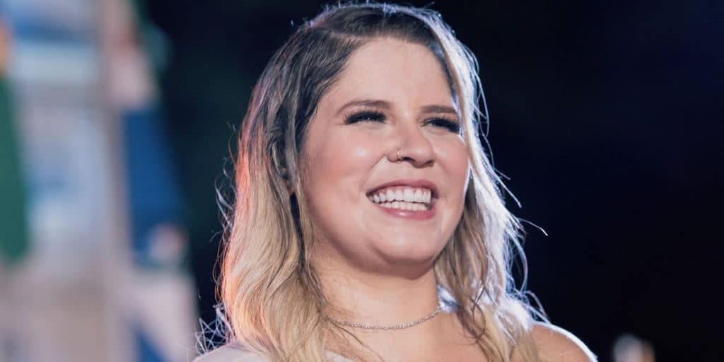 Caderno com músicas inéditas escritas por Marília Mendonça é encontrado em avião