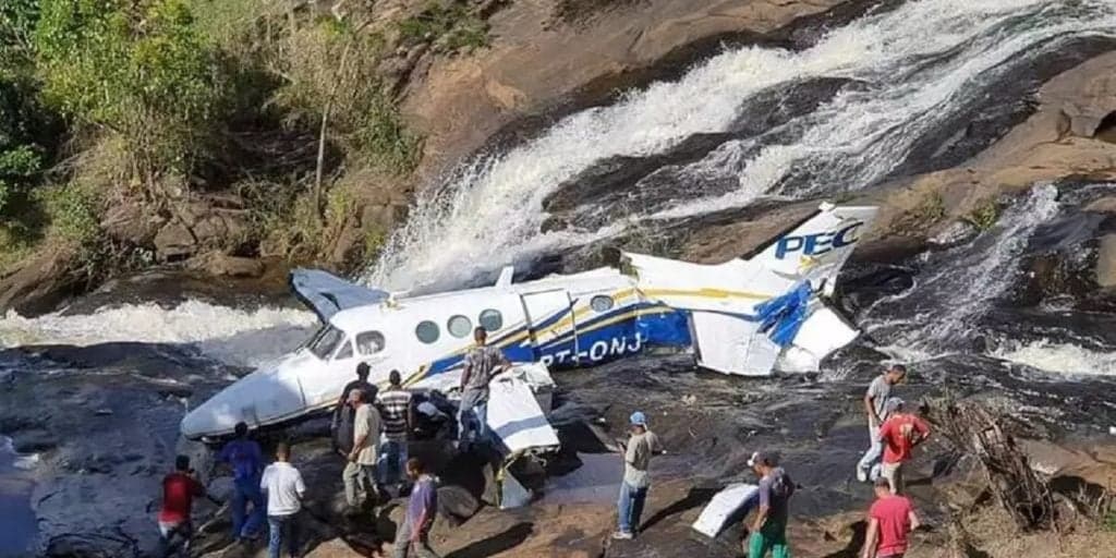 Globo faz novo Plantão Urgente, desmente assessoria e confirma as mortes em avião de Marília Mendonça