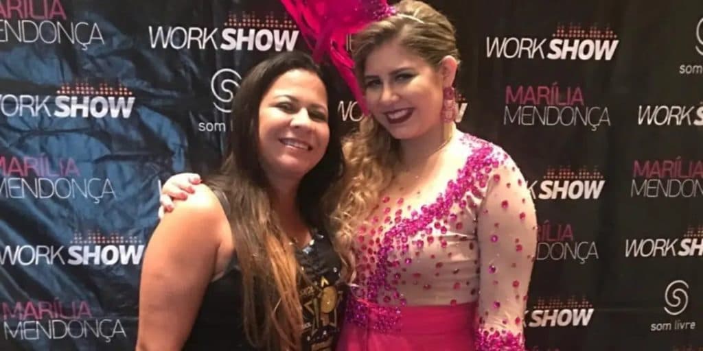 Mãe de Marília Mendonça faz homenagem a filha e parte o coração do público: "Quero agradecer"