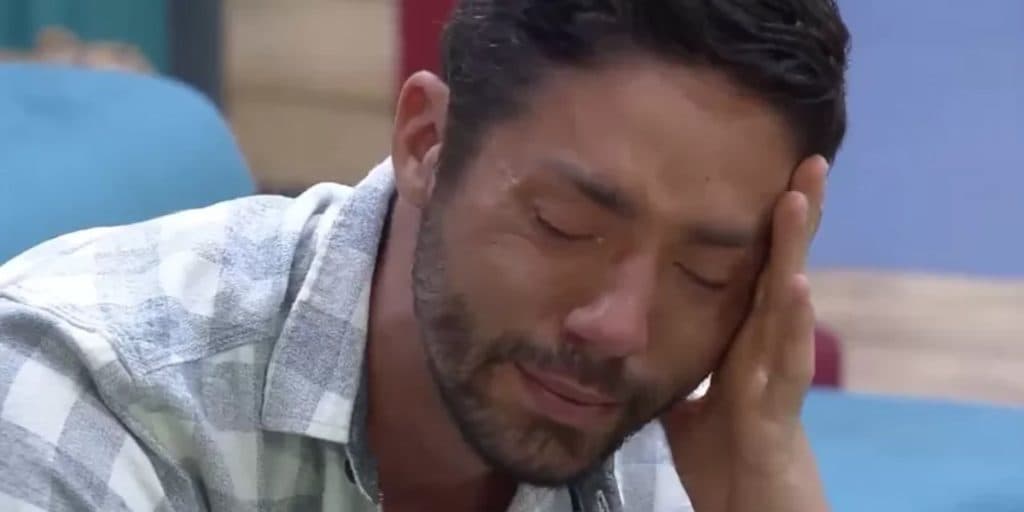 A Fazenda 13: Rico é atacado por Dayane e Valentina, não se aguenta e cai no choro: "Estúpido''