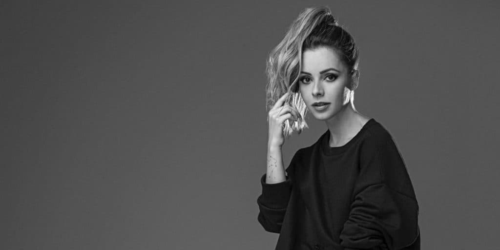 Sandy assume beijo em ator da Globo, expõe o que sofreu e fala sobre início com Lucas Lima: “Filho não segura casamento”