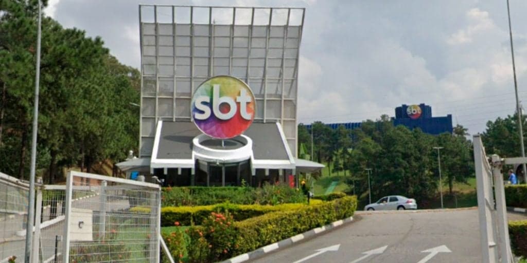 Principal apresentador do SBT dá entrada em hospital, passa por cirurgia de emergência e abandona estúdio