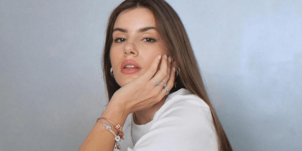 Diretora de ‘Verdades Secretas' abre o jogo e fala sobre saída de Camila Queiroz: “Acho melhor desistir”