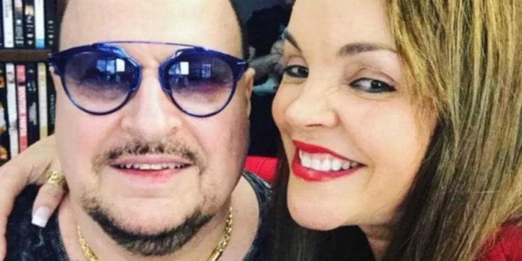 Viúva de Paulinho, do Roupa Nova, faz bico de ambulante para sobreviver